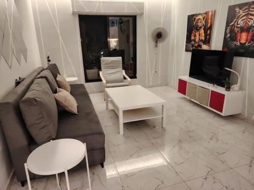 Cozy modern 2 bedroom apartment - main image