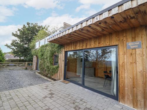 Hilltop Lodge - Llandderfel