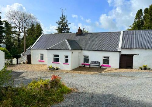 Corderry Farmhouse, idyllic cottage amid 250 acres in Cork Airport