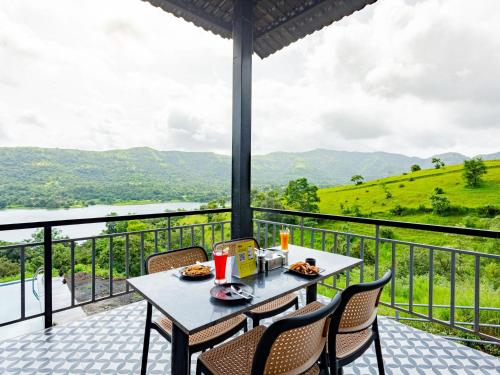 Restorāns, The Hosteller Panshet, Lakeview in Karandi Kurda