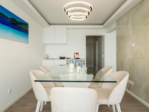 อาหารและเครื่องดื่ม, Azzurro at Sea in ลิฟราเมนโต