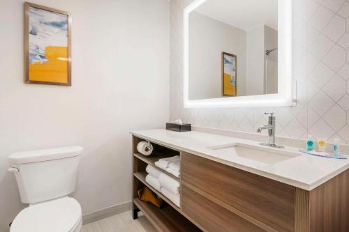 Rodeway Inn - image 14