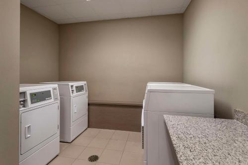 MainStay Suites - image 11