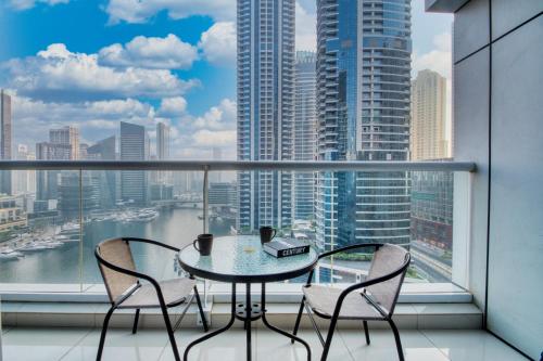 ShoresInn - Stellar 2BR with charming Marina View, Dubái