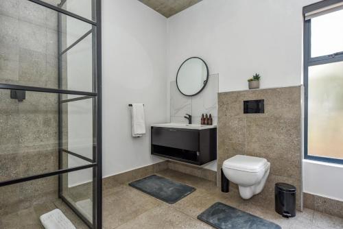 One-Bedroom Apartment image 10