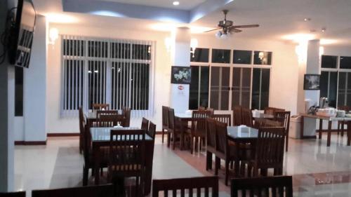 Restaurant, Bannduangkamol  in Samo Khae
