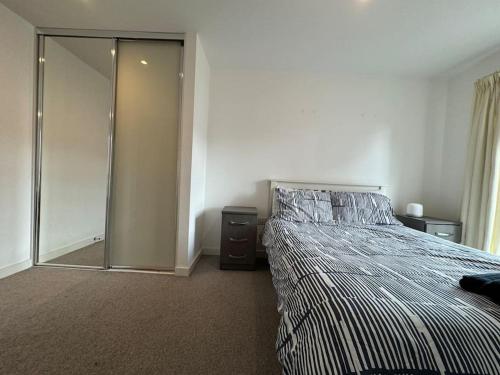 Stylish City Centre 1bd apartment 0.6m Train sta