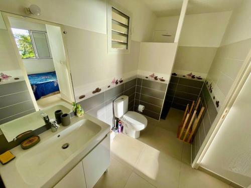 Magnifique villa 6 à 8 pers avec piscine - vue mer (Magnifique villa 6 a 8 pers avec piscine - vue mer) in Vieux-Habitants