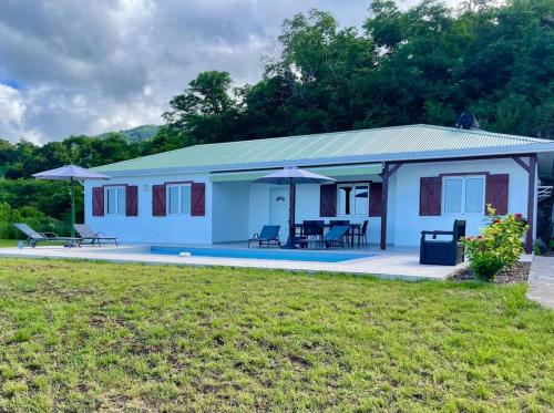 Magnifique villa 6 à 8 pers avec piscine - vue mer (Magnifique villa 6 a 8 pers avec piscine - vue mer) in Vieux-Habitants