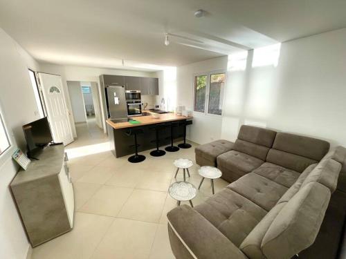 Magnifique villa 6 à 8 pers avec piscine - vue mer (Magnifique villa 6 a 8 pers avec piscine - vue mer) in Vieux-Habitants