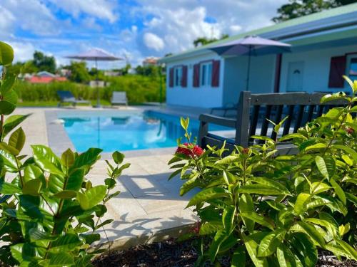 Magnifique villa 6 à 8 pers avec piscine - vue mer (Magnifique villa 6 a 8 pers avec piscine - vue mer) in Vieux-Habitants