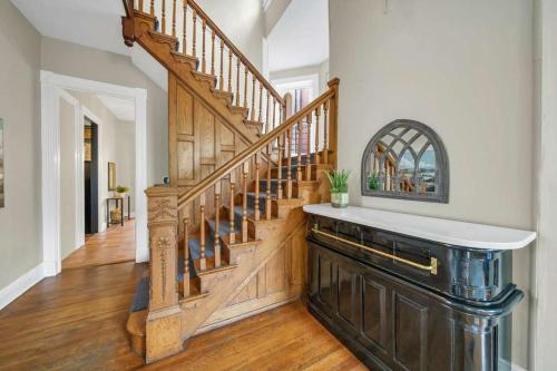 Stylish Home Close to Derby & Bourbon Trail Fun - image 14