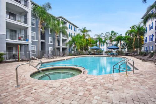 1 MI to USF Free Pool GYM in Tampa, USA