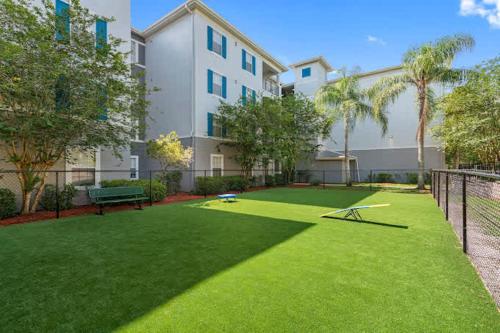 1 MI to USF Free Pool GYM in Tampa, USA
