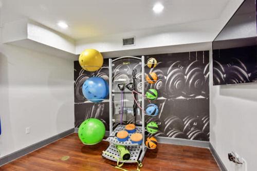 Long Term Stays Allowed Free Pool & GYM in Tampa, USA