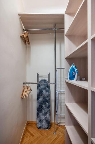 Central and Comfy 2 Bedroom Apartment by Reside Baltic - image 3