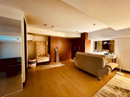 Alpaca-Lemon Penthouse Alpaca-Lemon Penthouse