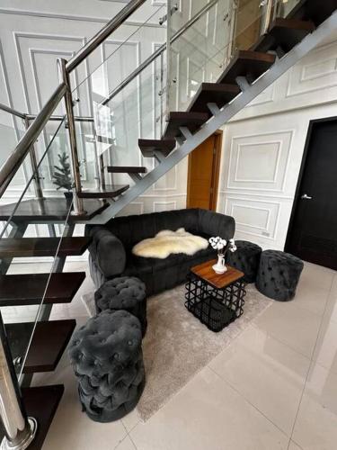 Alpaca-Lemon Penthouse Alpaca-Lemon Penthouse