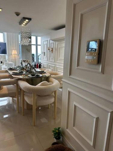 Alpaca-Lemon Penthouse Alpaca-Lemon Penthouse