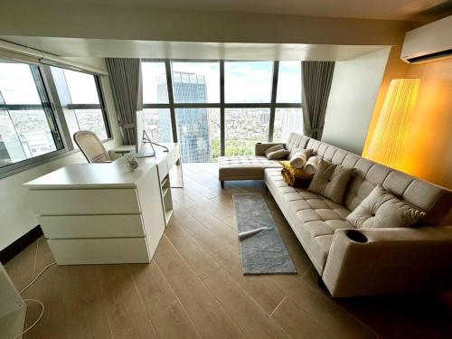 Alpaca-Lemon Penthouse Alpaca-Lemon Penthouse