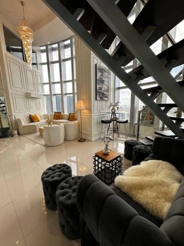 Alpaca-Lemon Penthouse Alpaca-Lemon Penthouse