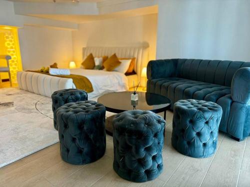 Alpaca-Lemon Penthouse Alpaca-Lemon Penthouse