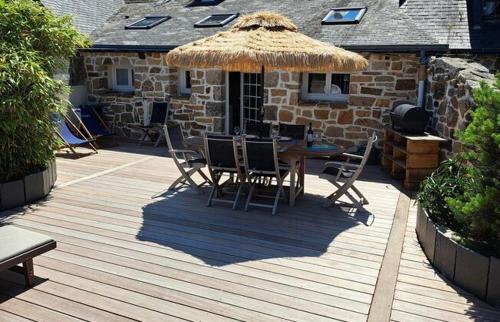 Maison de vacances en pierres à 700m des plages et du port gîte à louer Kerbonn