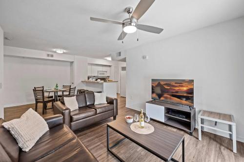 8MI from DT Free Pool & GYM in Tampa, USA