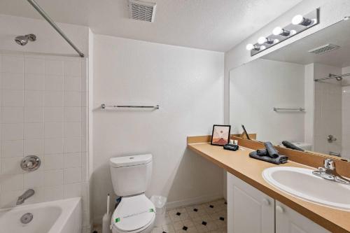 8MI from DT Free Pool & GYM 8MI from DT Free Pool & GYM