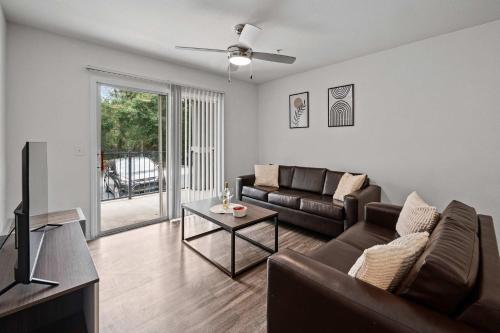 8MI from DT Free Pool & GYM 8MI from DT Free Pool & GYM