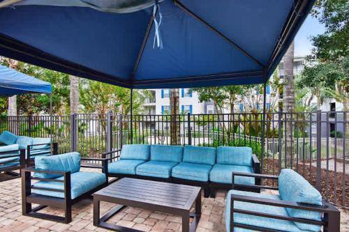 8MI from DT Free Pool & GYM 8MI from DT Free Pool & GYM