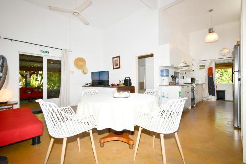 طعام و مشروبات, Villa de la Vallée (Villa de la Vallee) in Oyster Bay