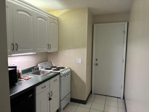 Inn On The Green Florida - image 12