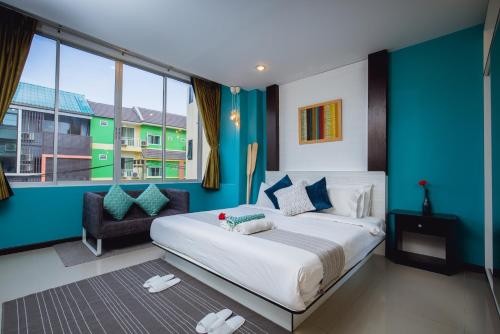 room detail thumbnail 2