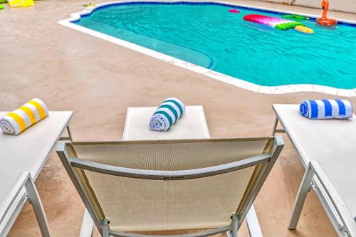 Tropical Oasis with pool 10 mins airport & 5 mins Beach in Hollywood, USA