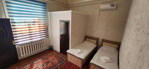 2 twin beds