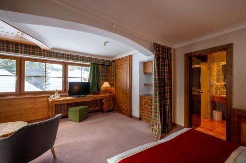 room detail thumbnail 1