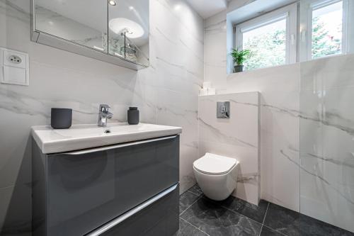 Banheiro, Apartament Emily Brzeźno (Apartament Emily Brzezno) in Brzezno