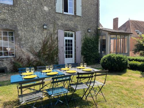 Dārzs, L'Oasis Familiale - Piscine - Parking - 10 pers in Domfront-en-Champagne