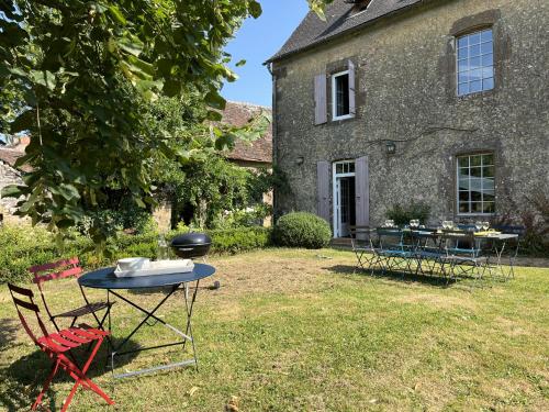 Dārzs, L'Oasis Familiale - Piscine - Parking - 10 pers in Domfront-en-Champagne