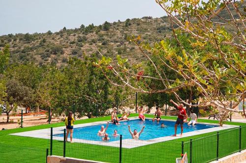Peldbaseins, Camping Ciudad del Ciclismo - Glamping in Cervera del Maestre