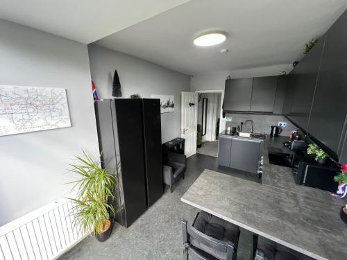 Beddington Park Lodge East - Foxley Wood