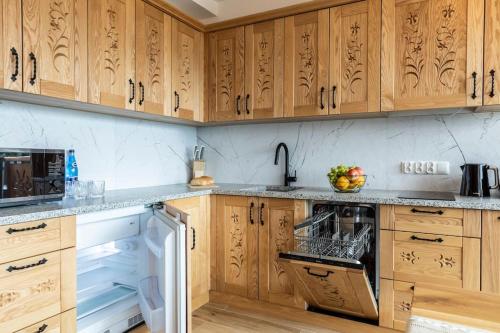 MOUNTAIN BASE - Apartament Diamentowe Tarasy 2 z wanną z hydromasażem