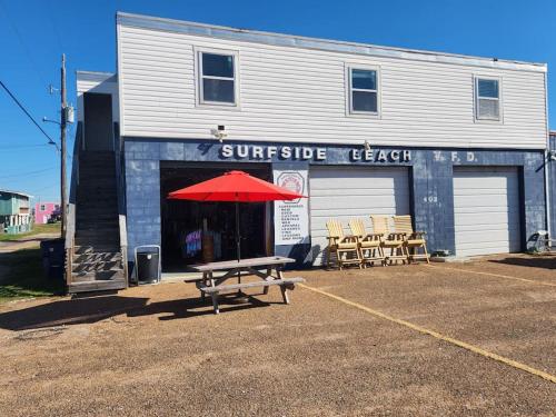 Surf Station Bunkhouse in Surfside Beach, USA