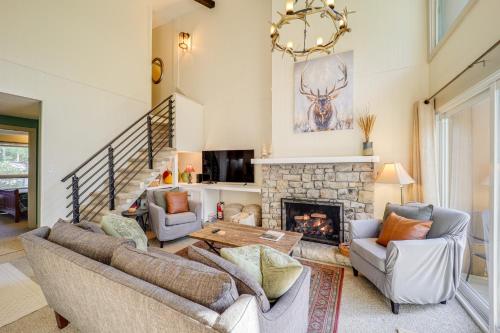 Slope-Side Sugar Mountain Retreat half Mi to Resort in Sugar Mountain, USA