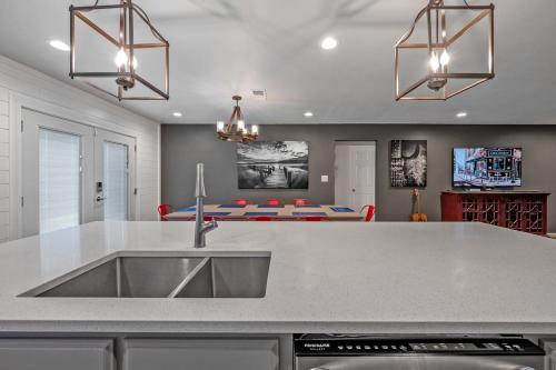 Best Kitchen In Texoma! New! Playroom! in Mead, USA