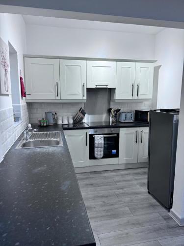 bucătărie, Modern Retreat Your Birkenhead Heaven, A Peaceful Getaway in Birkenhead