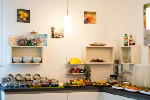 餐飲選擇, B&B Outlet Hotel - Metzingen - Bad Urach - Free Parking in 埃爾姆斯河畔代廷根
