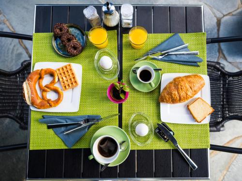 B&B Outlet Hotel - Metzingen - Bad Urach - Free Parking - 식음료(F&B)