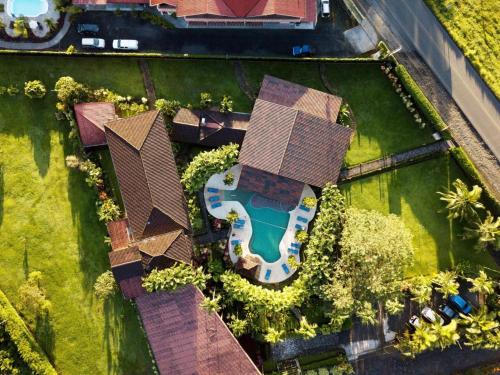 Buitenkant, Arenal Backpackers Resort in La Fortuna